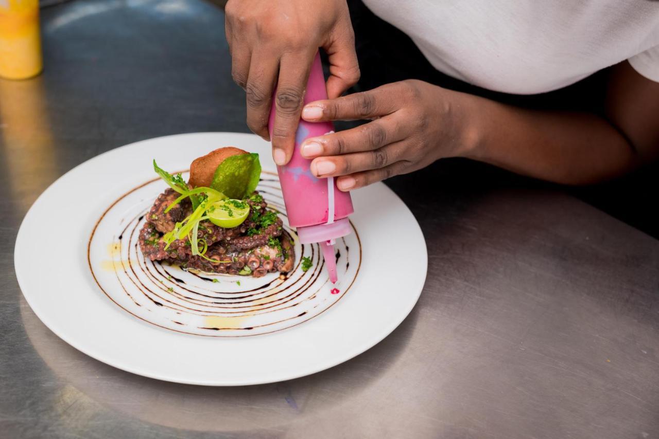 Baobab Tree Hôtel&Spa Mahajanga Ngoại thất bức ảnh