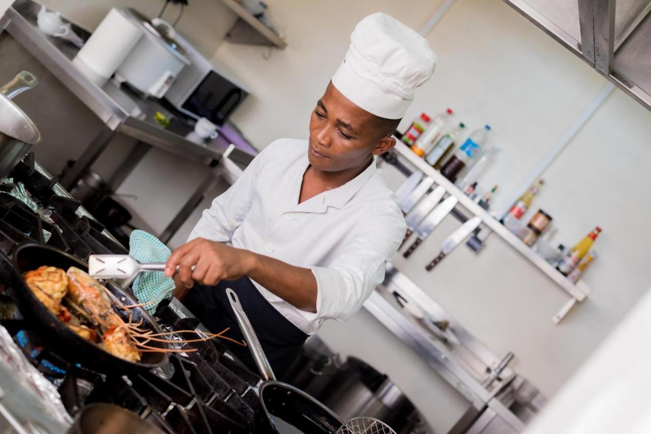 Baobab Tree Hôtel&Spa Mahajanga Ngoại thất bức ảnh